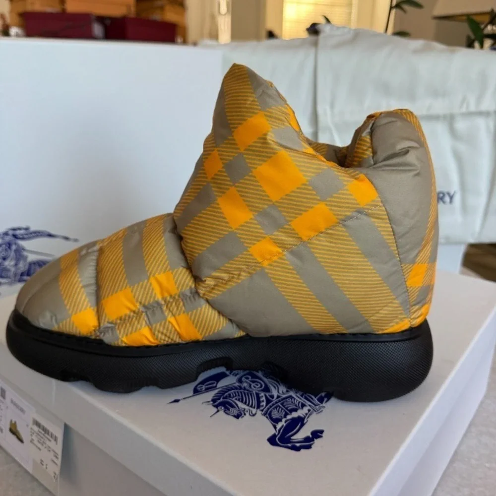 Burberry MEN'S Hunter Check Drawstring Pillow Padded Snow Boots, Sz‎ 42